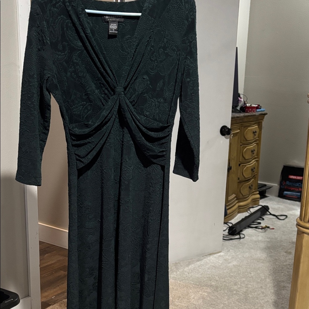 ✅Connected Apparel Dark Green Long Sleeve Dress